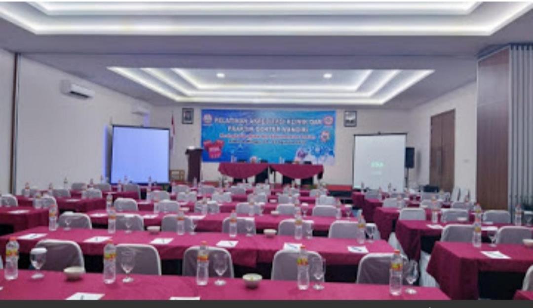 Front One Hotel Tulungagung Extérieur photo